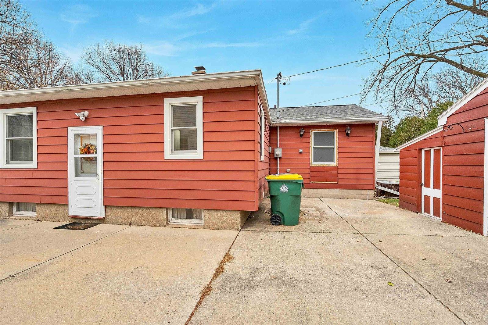 915 Colonial Avenue, Green Bay, WI 54304