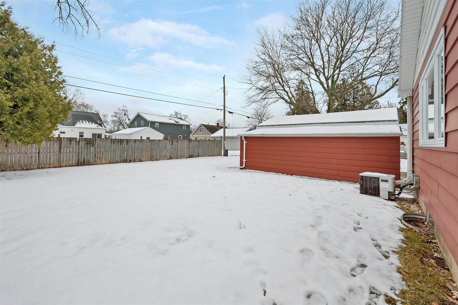 915 Colonial Avenue, Green Bay, WI 54304