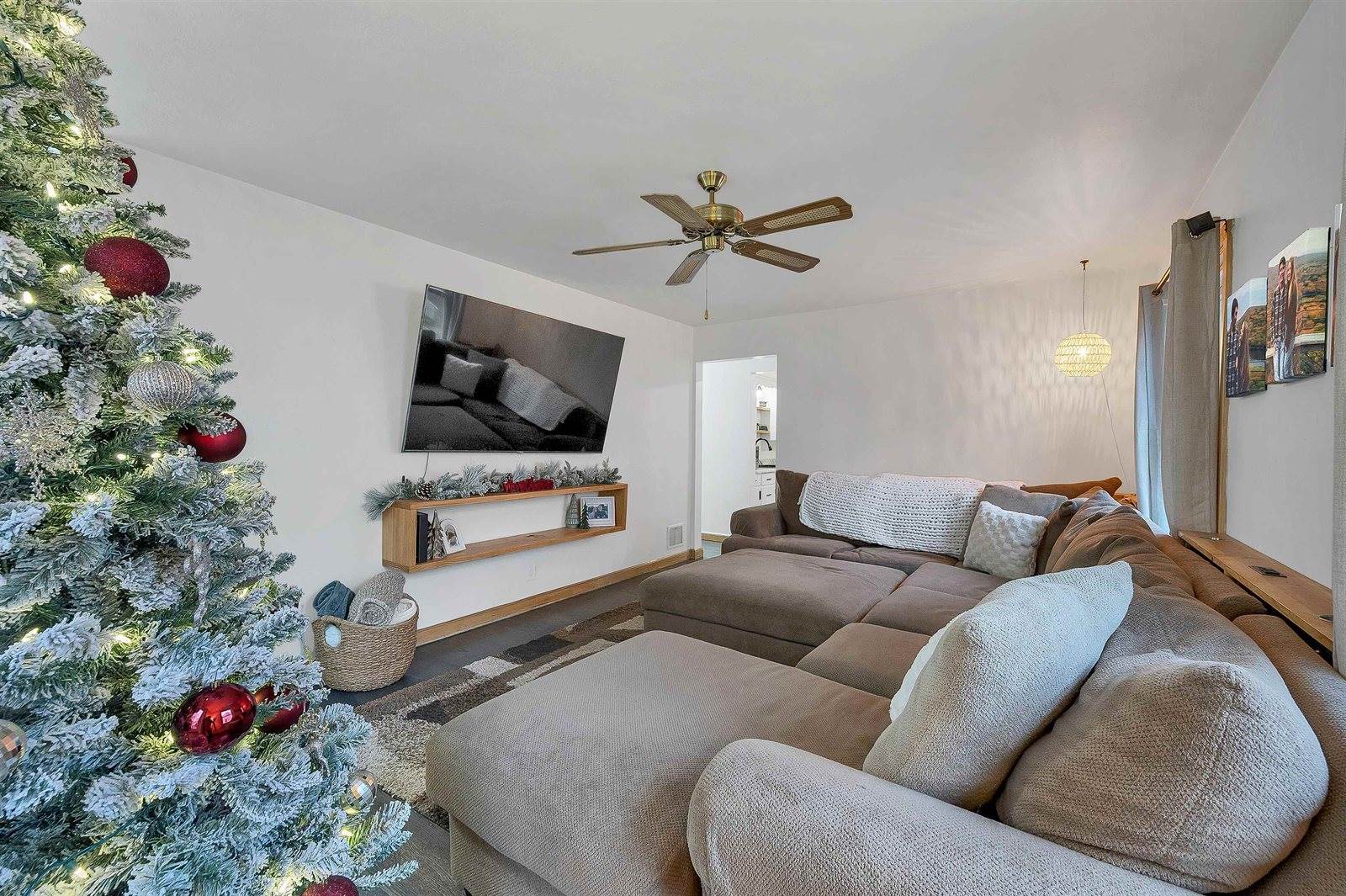 915 Colonial Avenue, Green Bay, WI 54304