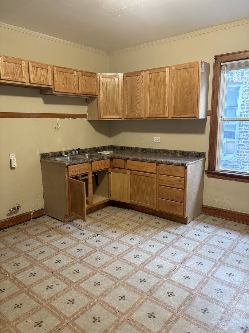 7036 South Artesian Avenue, Chicago, IL 60629