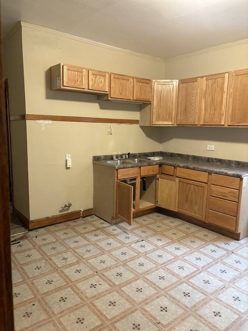 7036 South Artesian Avenue, Chicago, IL 60629