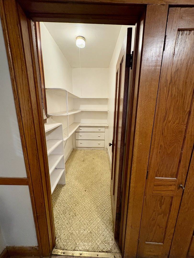 7036 South Artesian Avenue, Chicago, IL 60629