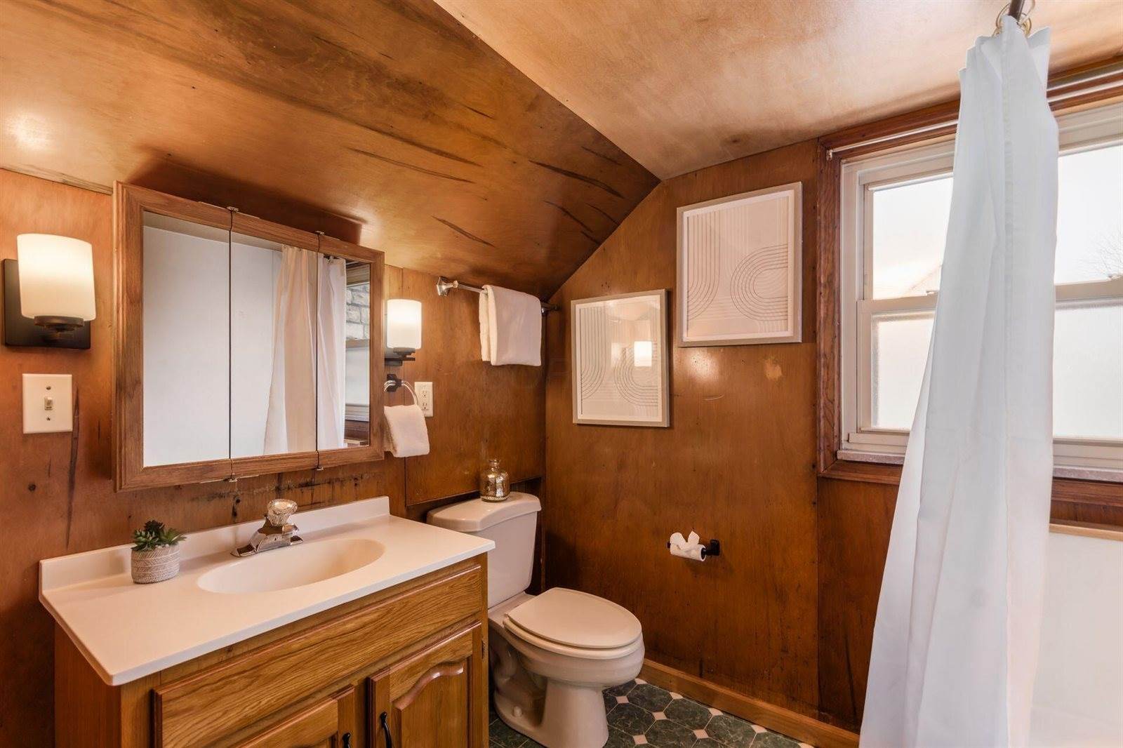 261 South Kellner Road, Columbus, OH 43209