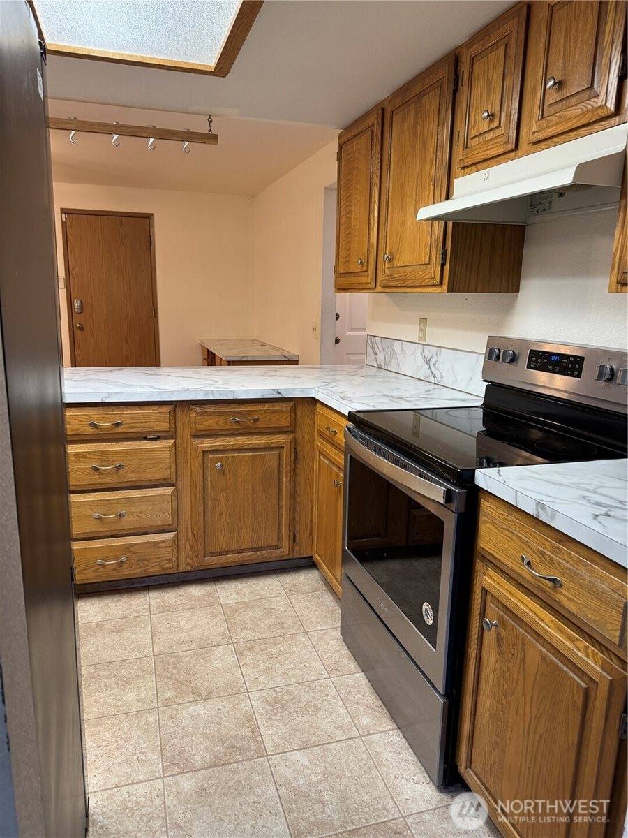 8220 Lake Forest Drive SE, Lacey, WA 98503