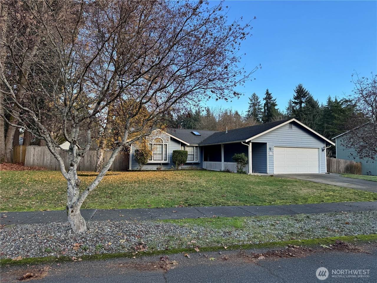 8220 Lake Forest Drive SE, Lacey, WA 98503