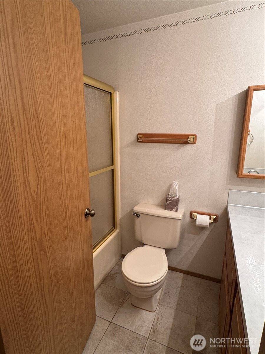 8220 Lake Forest Drive SE, Lacey, WA 98503