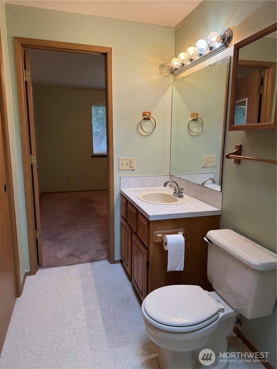 8220 Lake Forest Drive SE, Lacey, WA 98503