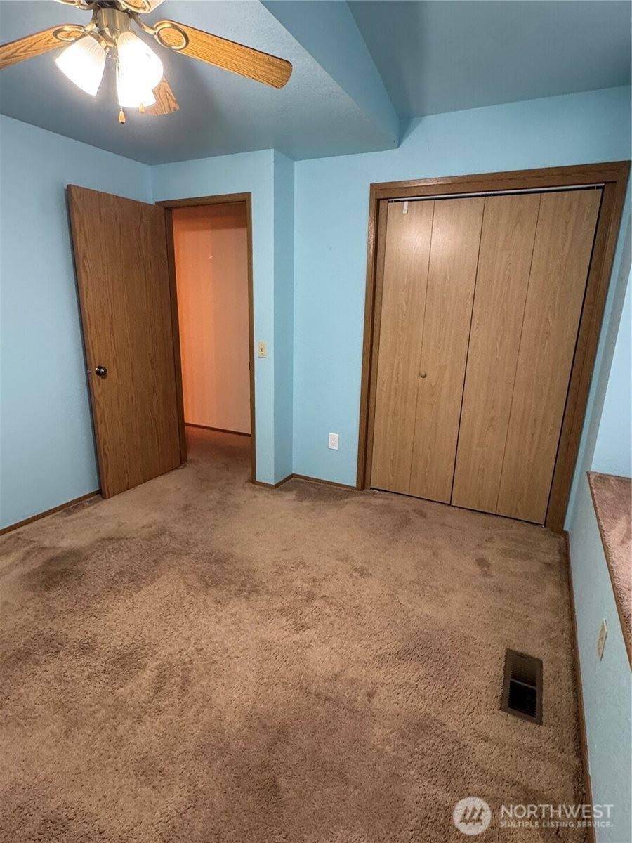 8220 Lake Forest Drive SE, Lacey, WA 98503