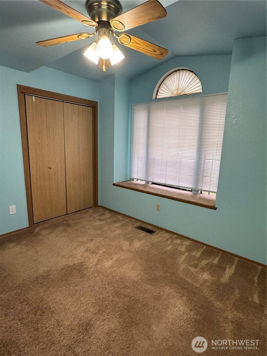 8220 Lake Forest Drive SE, Lacey, WA 98503