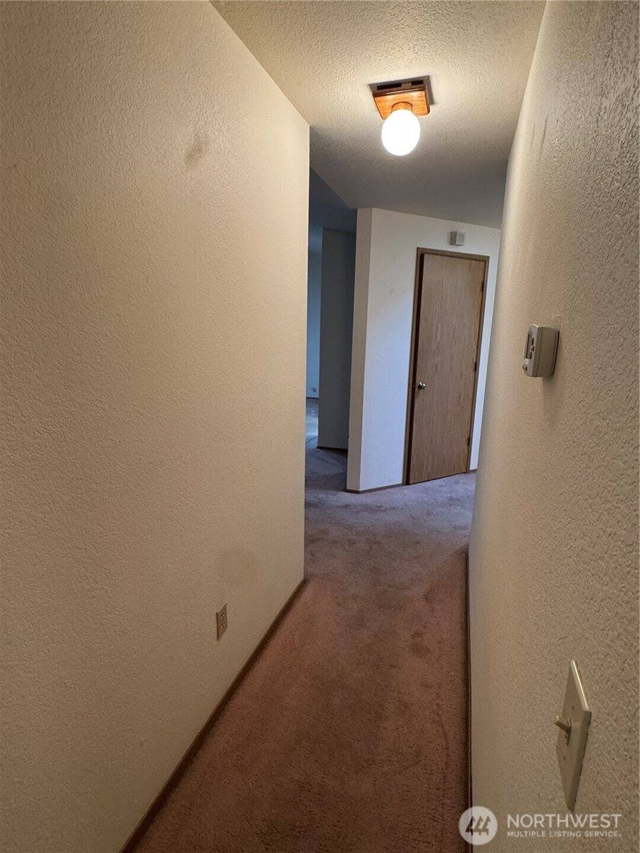 8220 Lake Forest Drive SE, Lacey, WA 98503