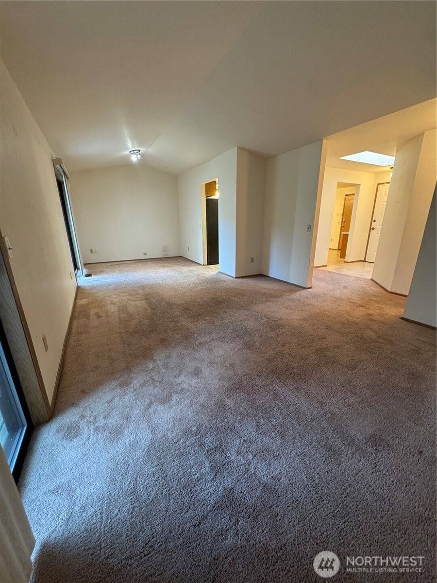 8220 Lake Forest Drive SE, Lacey, WA 98503