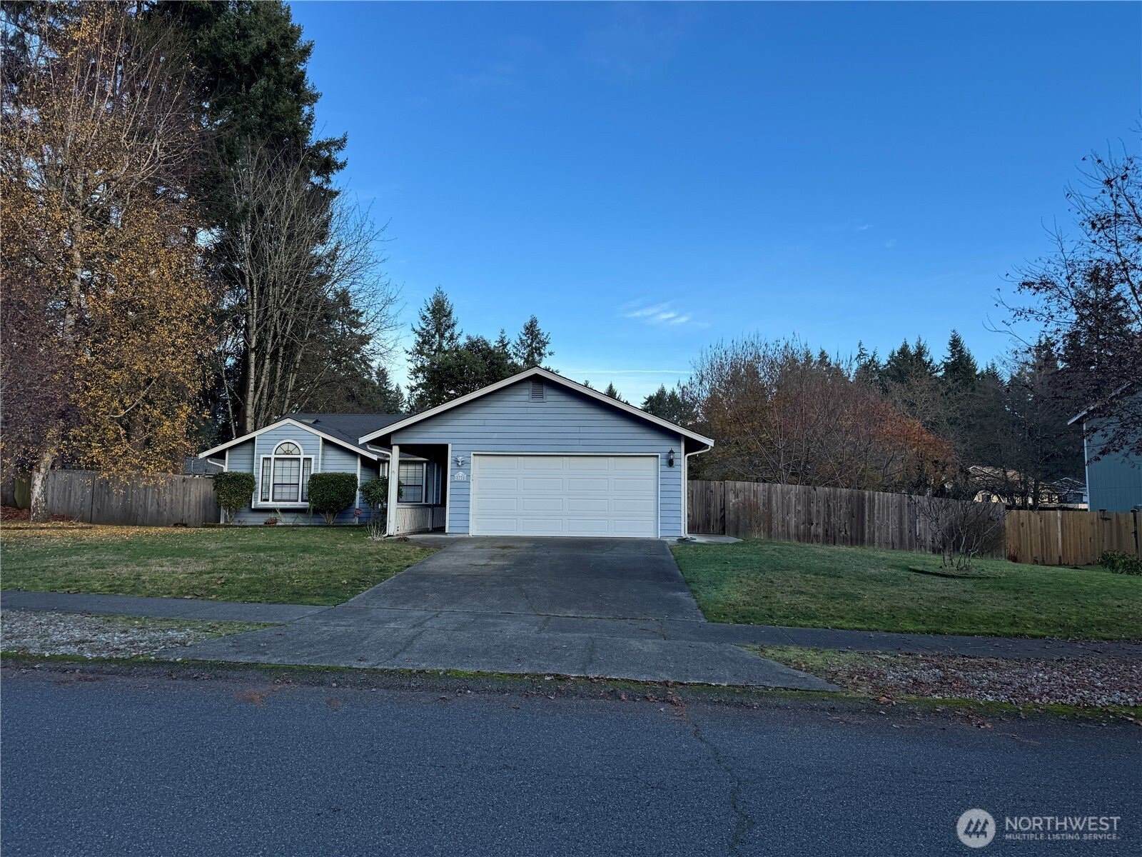 8220 Lake Forest Drive SE, Lacey, WA 98503
