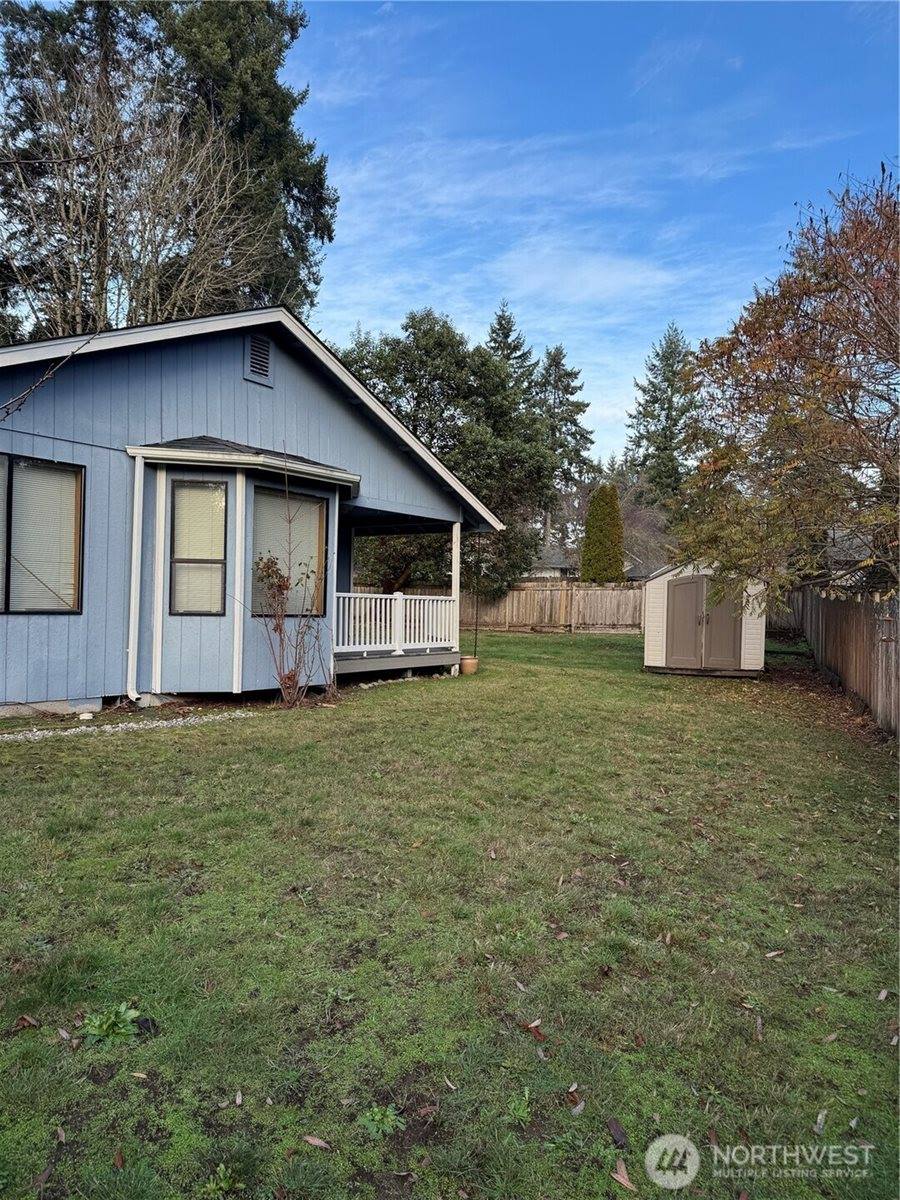 8220 Lake Forest Drive SE, Lacey, WA 98503