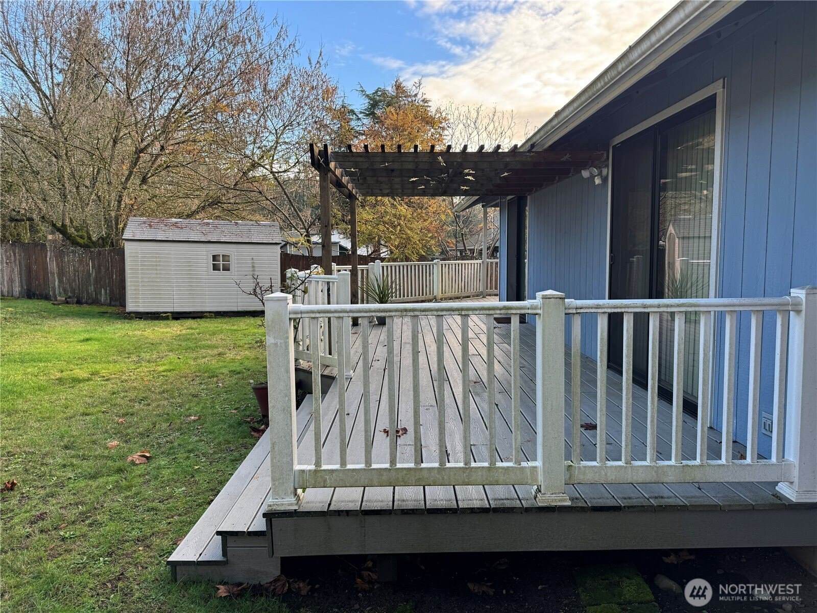 8220 Lake Forest Drive SE, Lacey, WA 98503