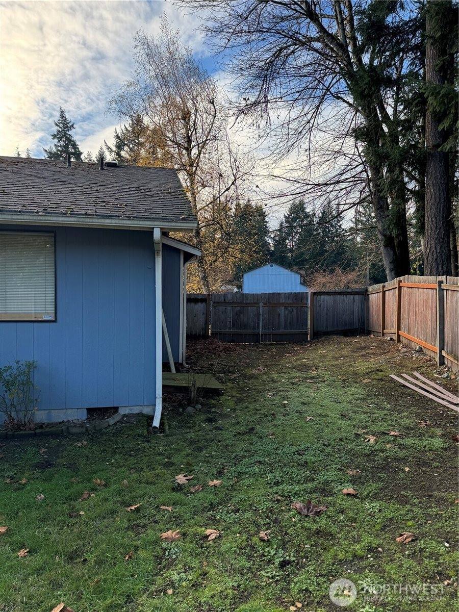 8220 Lake Forest Drive SE, Lacey, WA 98503