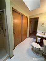 8220 Lake Forest Drive SE, Lacey, WA 98503