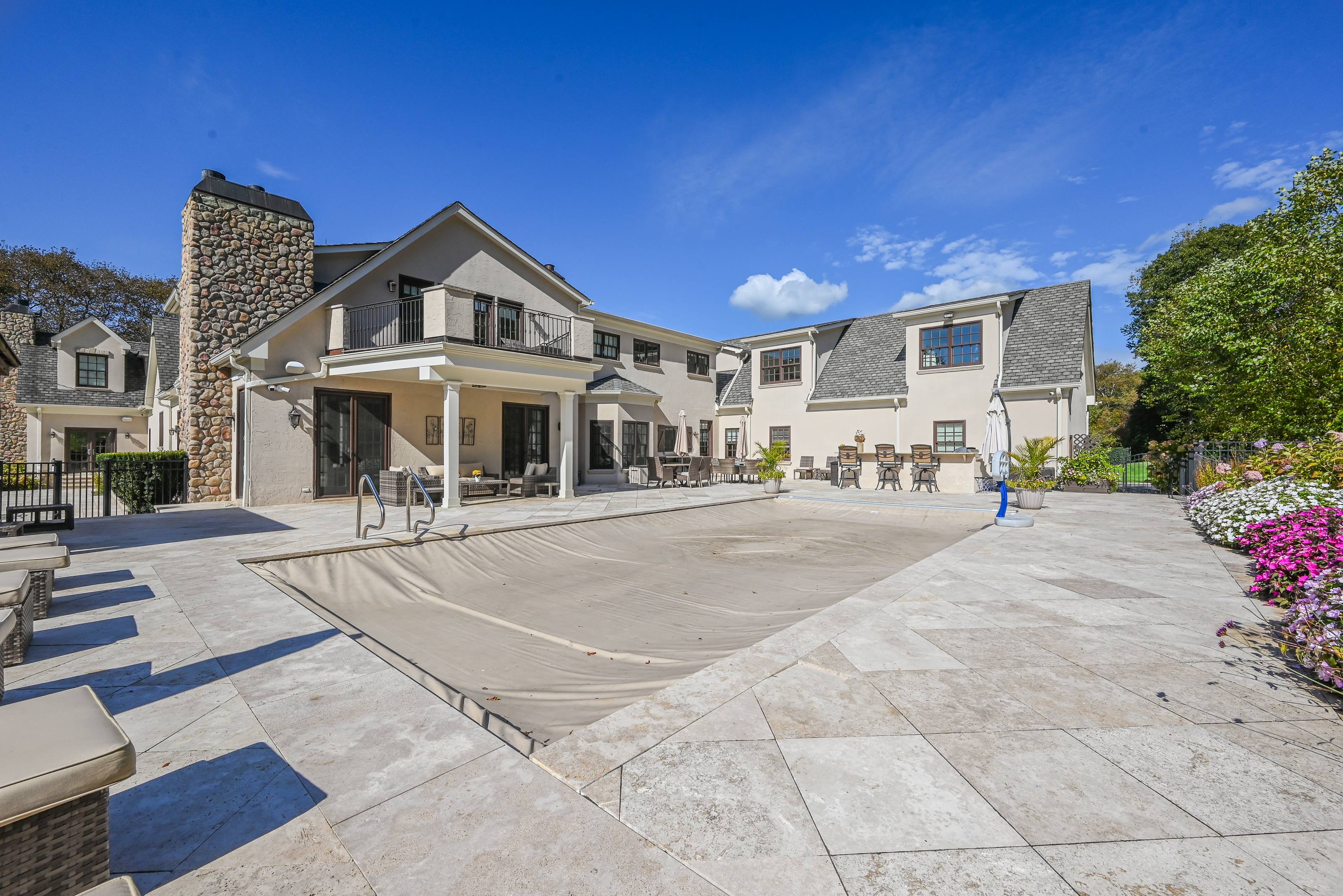 15 High Ridge Lane, Oyster Bay, NY 11560