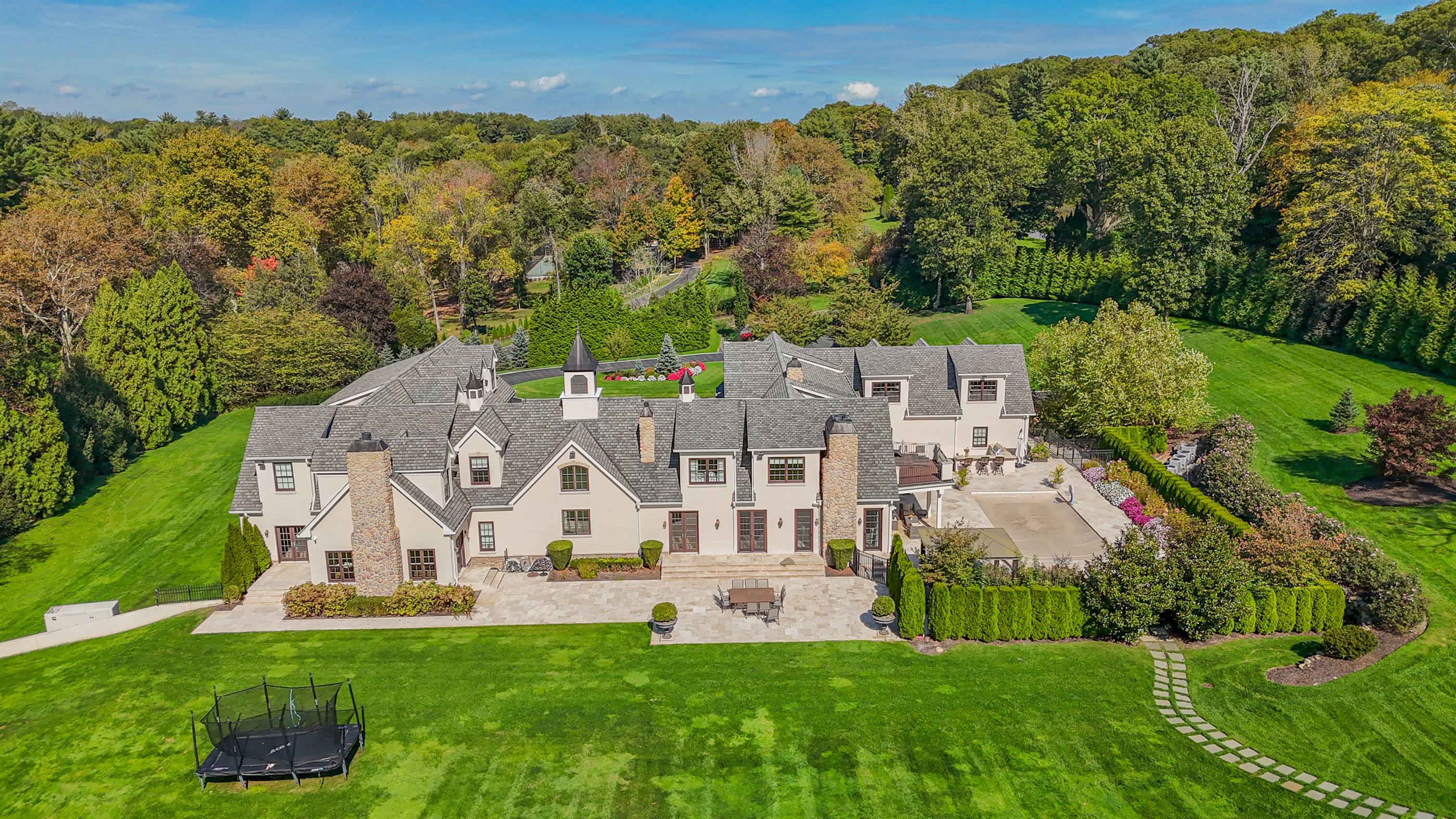 15 High Ridge Lane, Oyster Bay, NY 11560