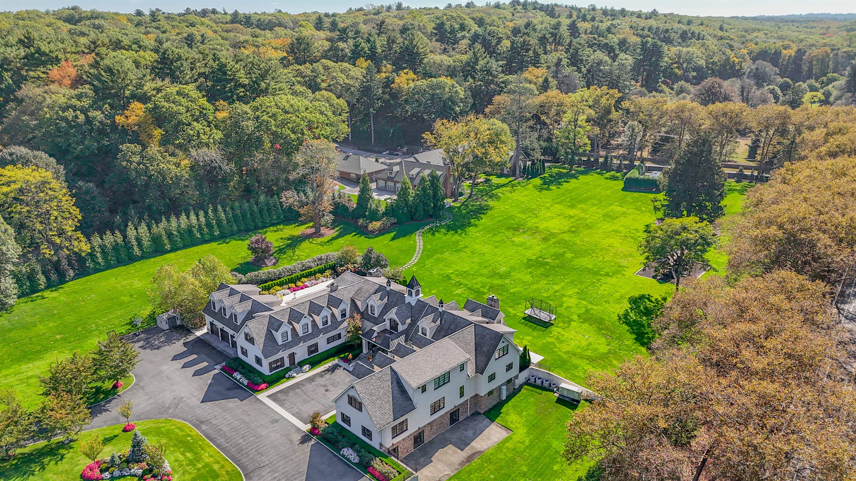 15 High Ridge Lane, Oyster Bay, NY 11560