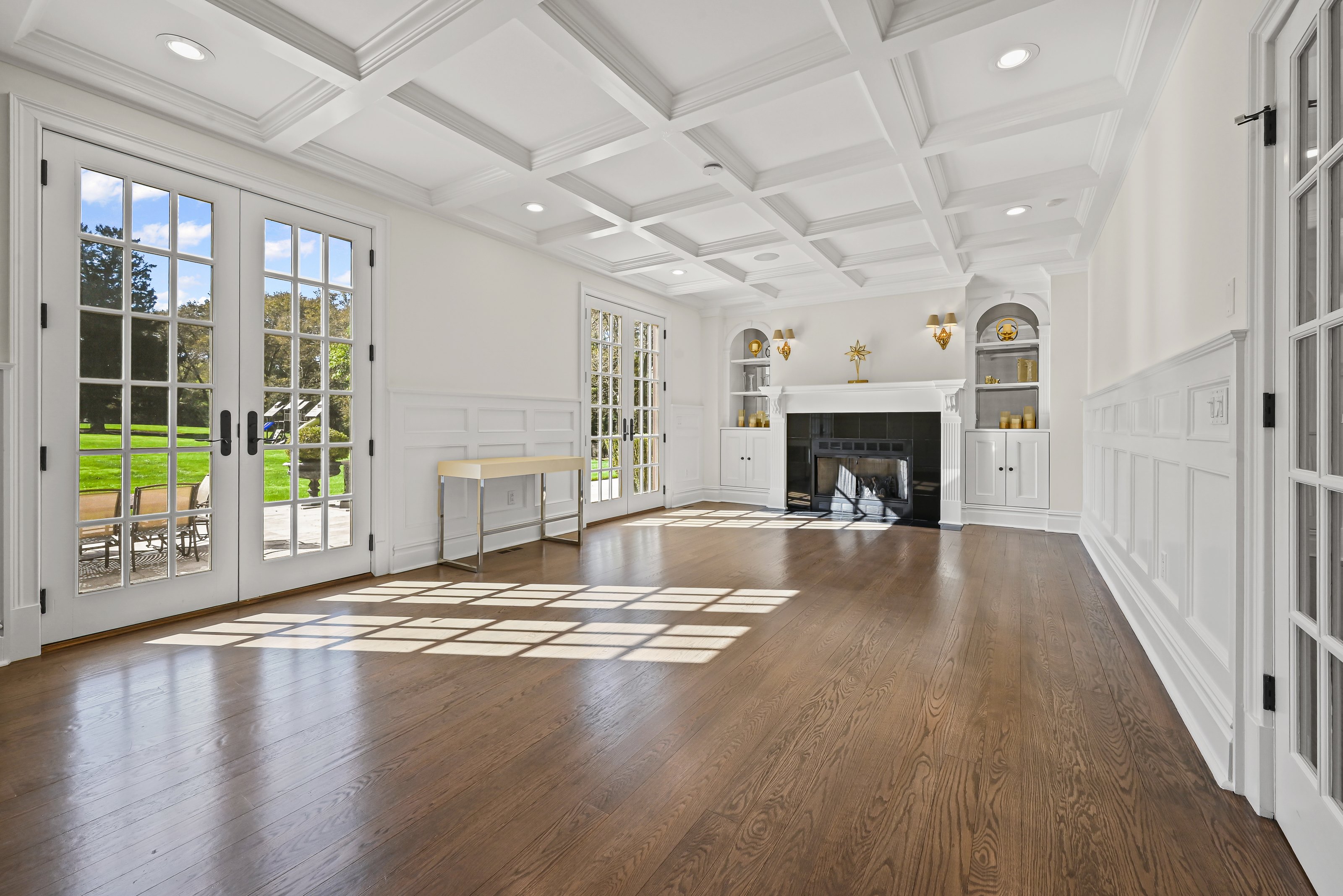 15 High Ridge Lane, Oyster Bay, NY 11560