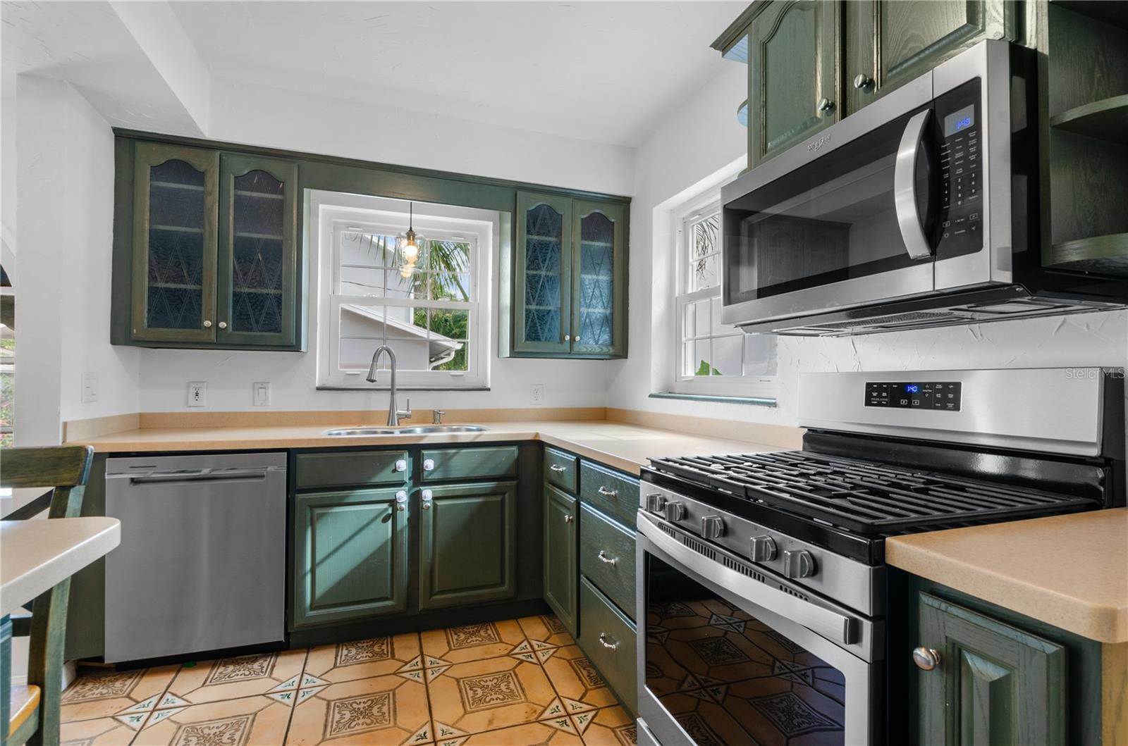 717 19TH Avenue North, Saint Petersburg, FL 33704