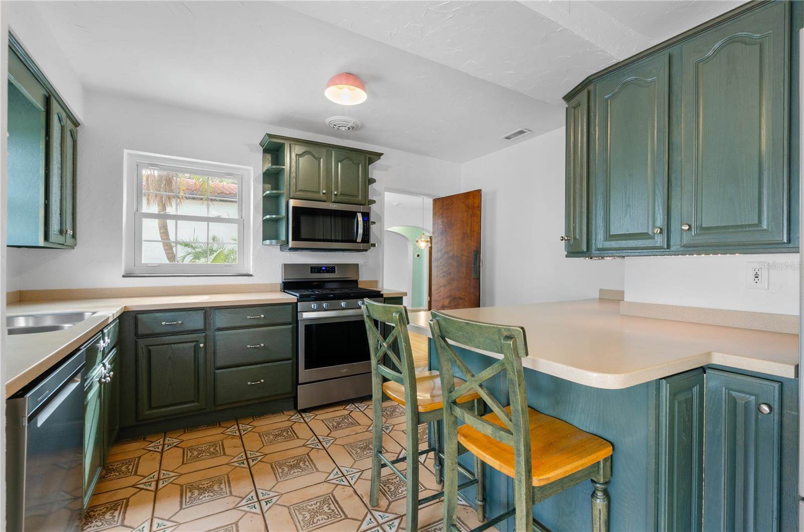 717 19TH Avenue North, Saint Petersburg, FL 33704