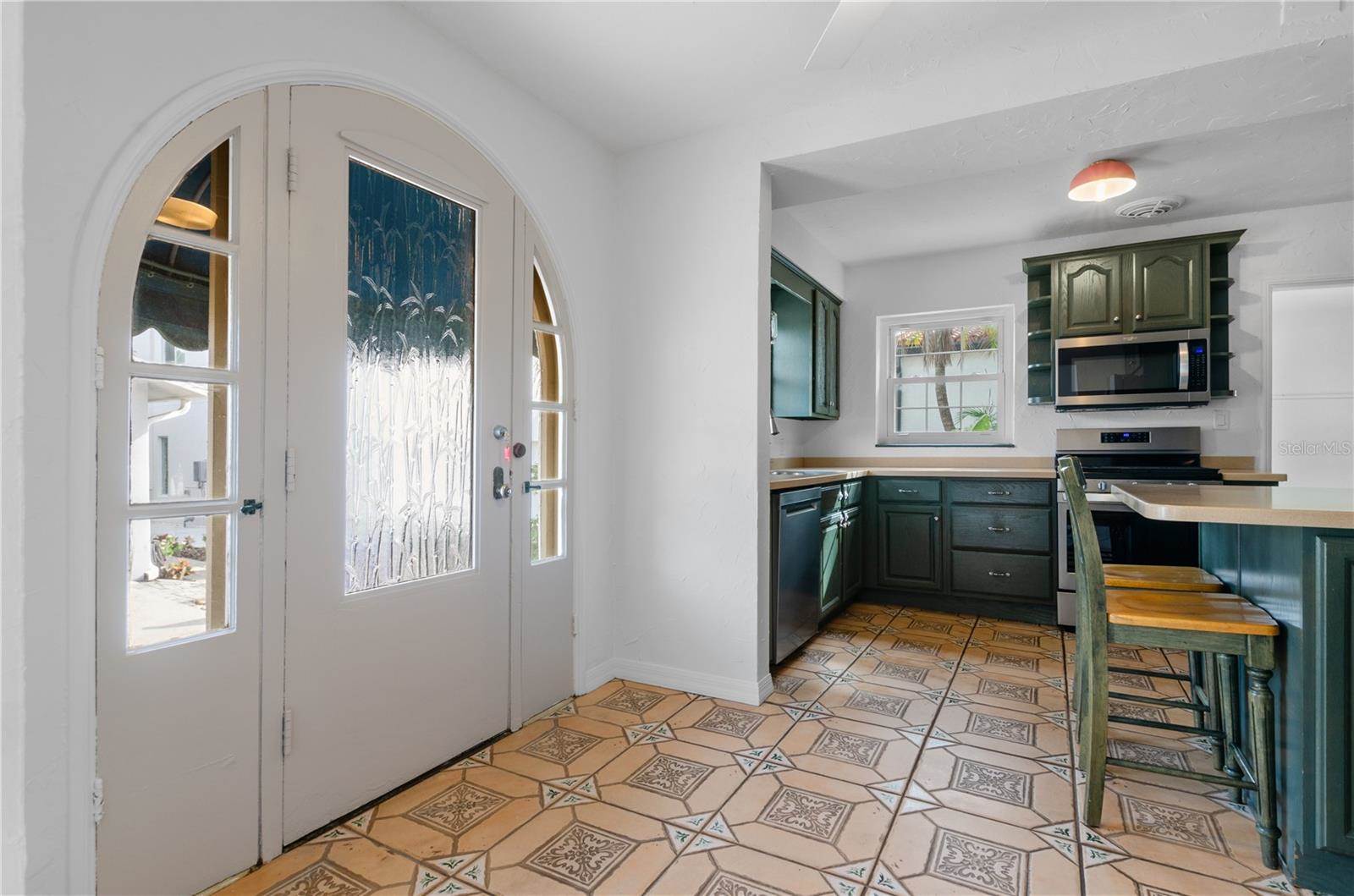 717 19TH Avenue North, Saint Petersburg, FL 33704