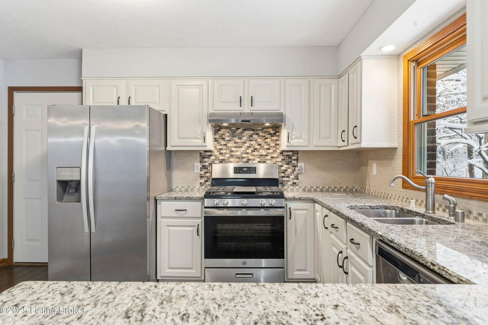 17 Bittersweet Pl, Brandenburg, KY 40108