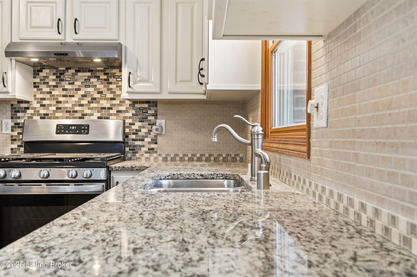 17 Bittersweet Pl, Brandenburg, KY 40108