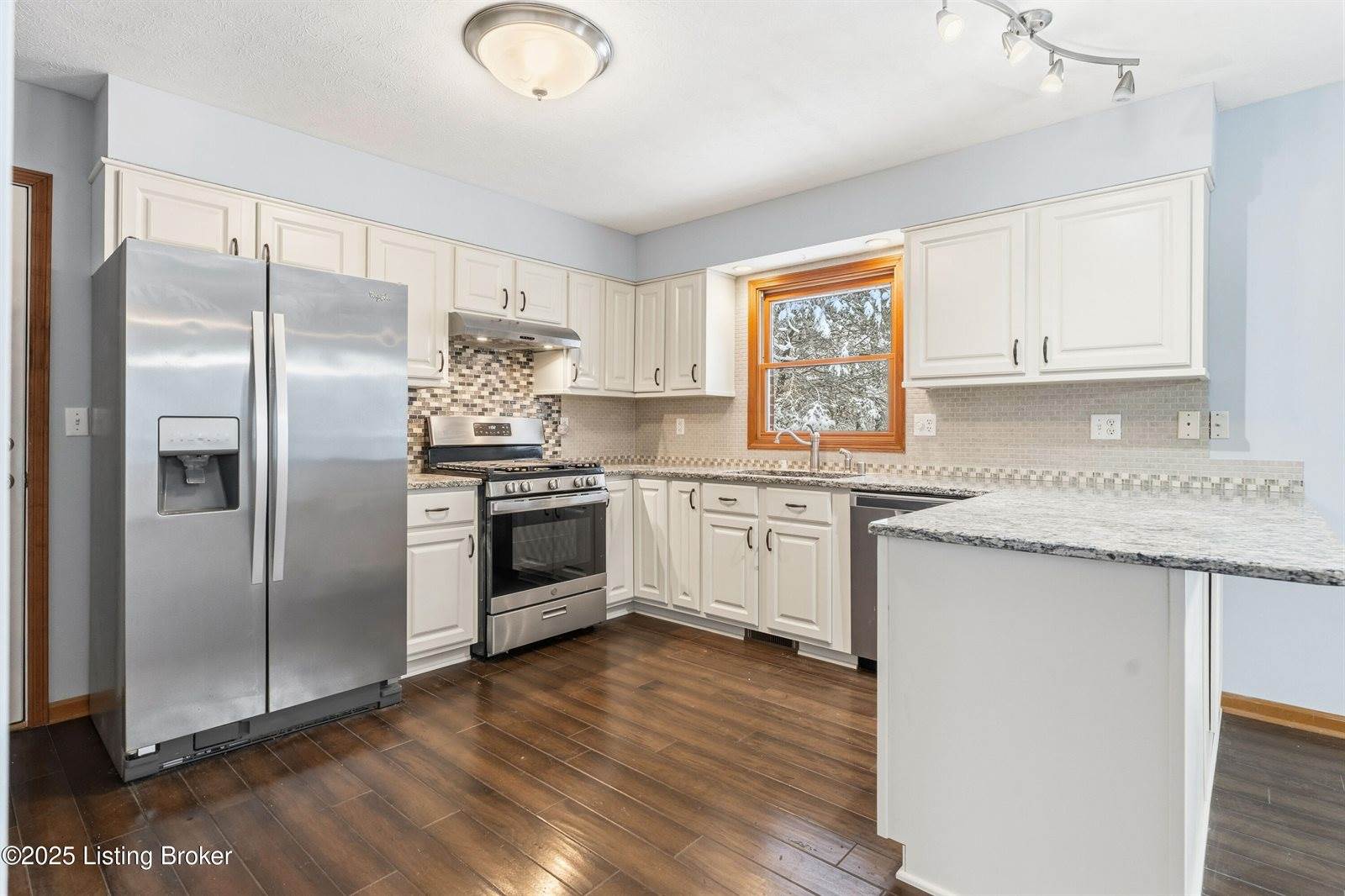 17 Bittersweet Pl, Brandenburg, KY 40108