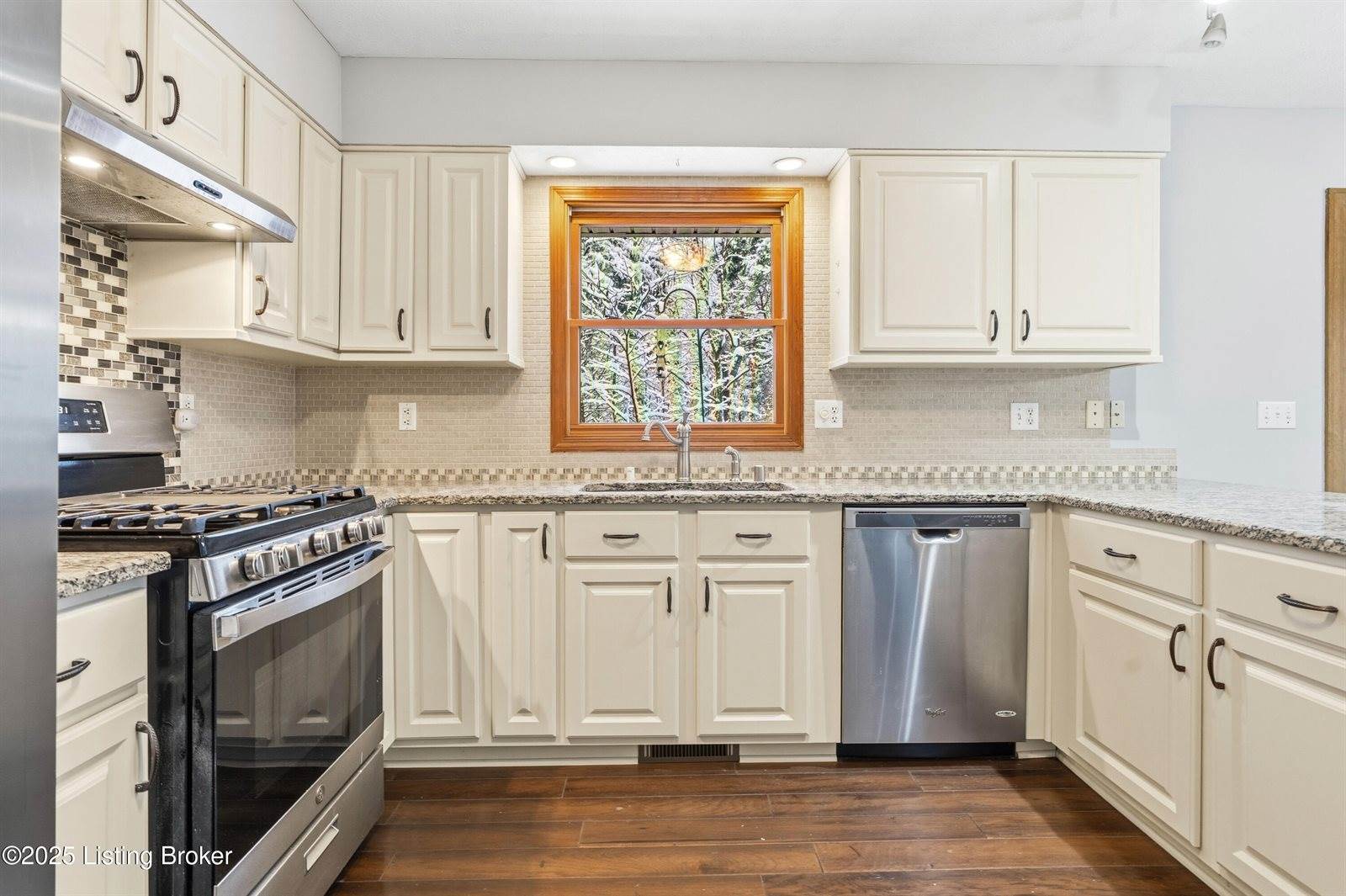 17 Bittersweet Pl, Brandenburg, KY 40108