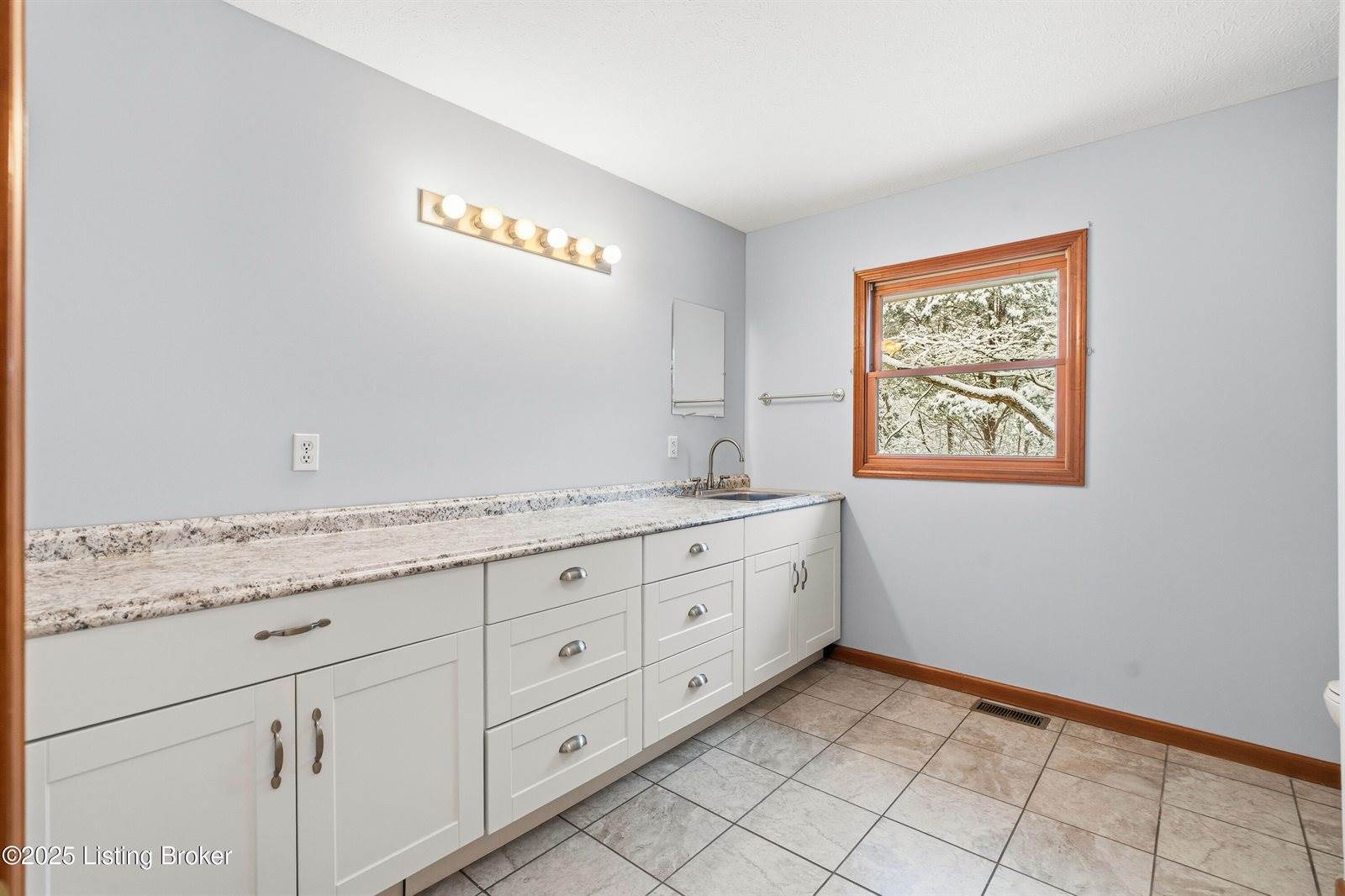 17 Bittersweet Pl, Brandenburg, KY 40108