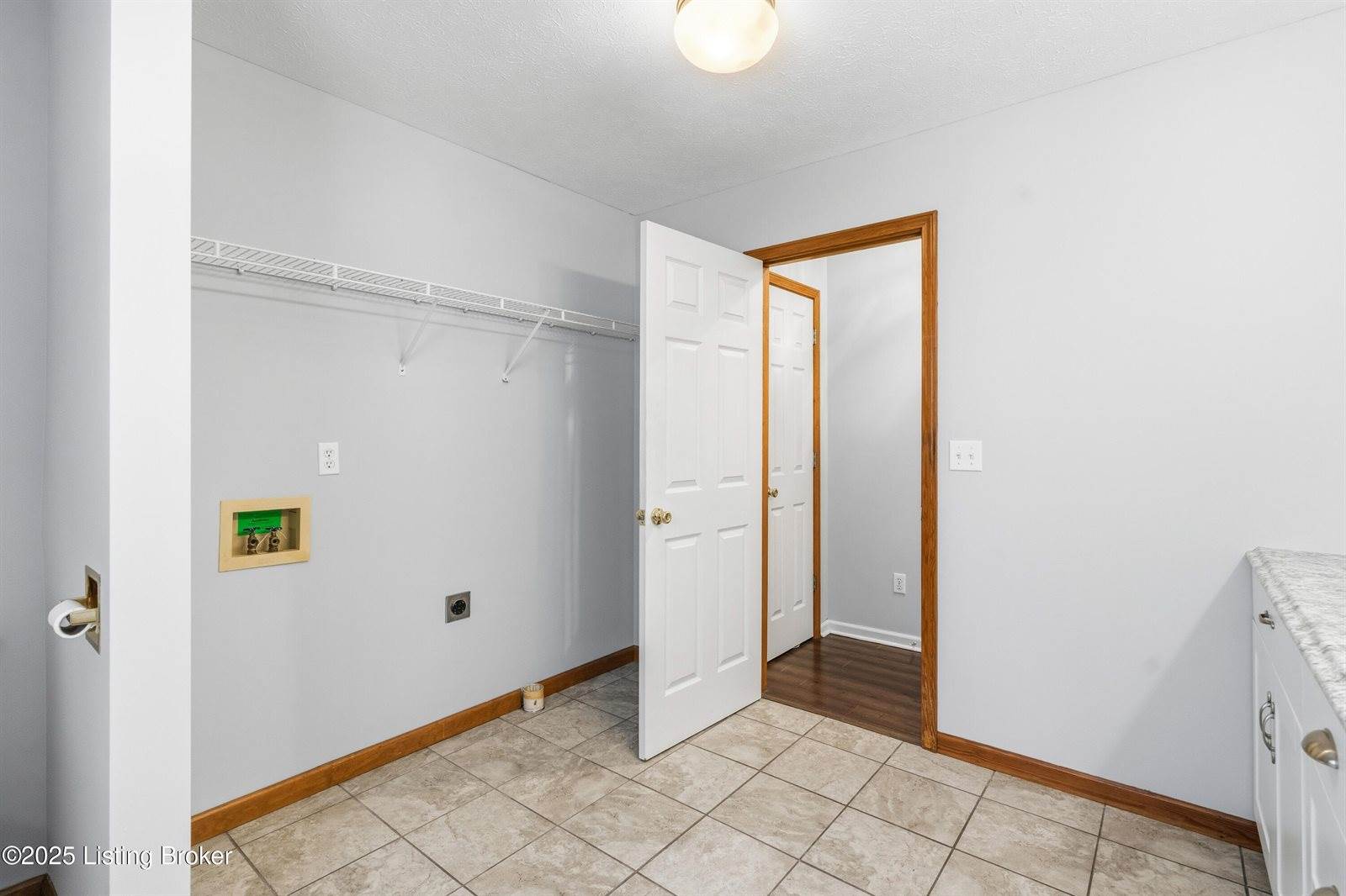 17 Bittersweet Pl, Brandenburg, KY 40108