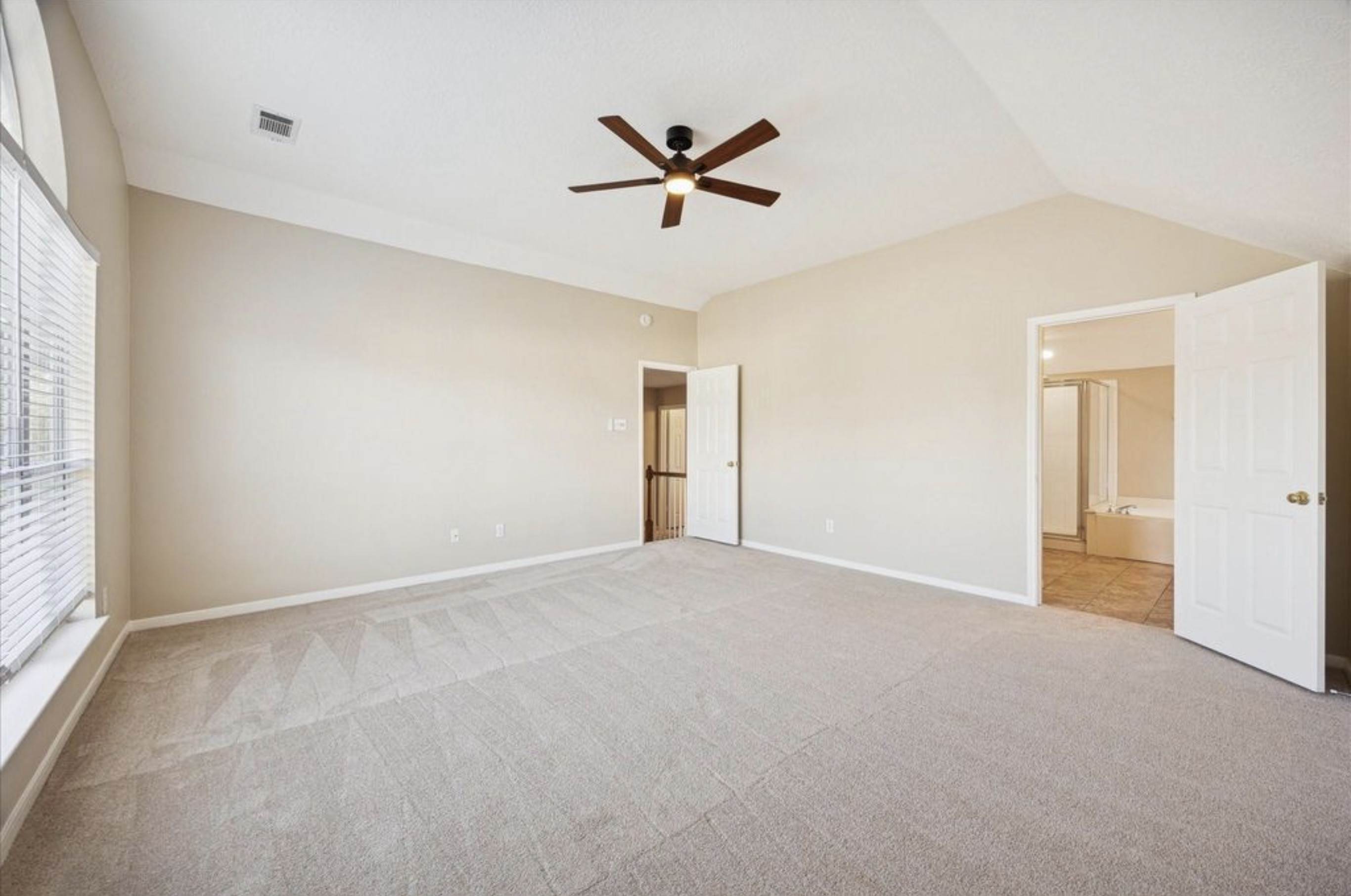 6501 E Bending Oaks Ln, Pearland, TX 77583