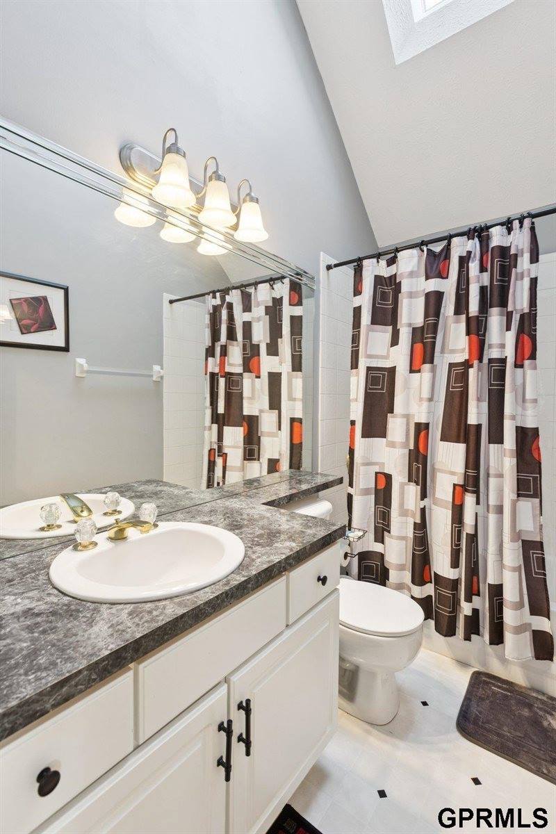 9610 South 28Th Avenue, Bellevue, NE 68147