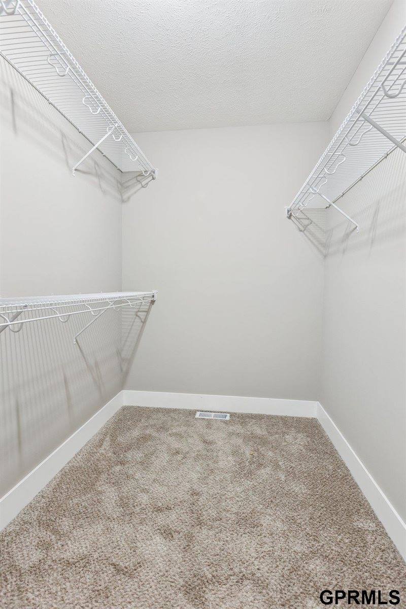 8230 Kilpatrick Parkway, Bennington, NE 68007