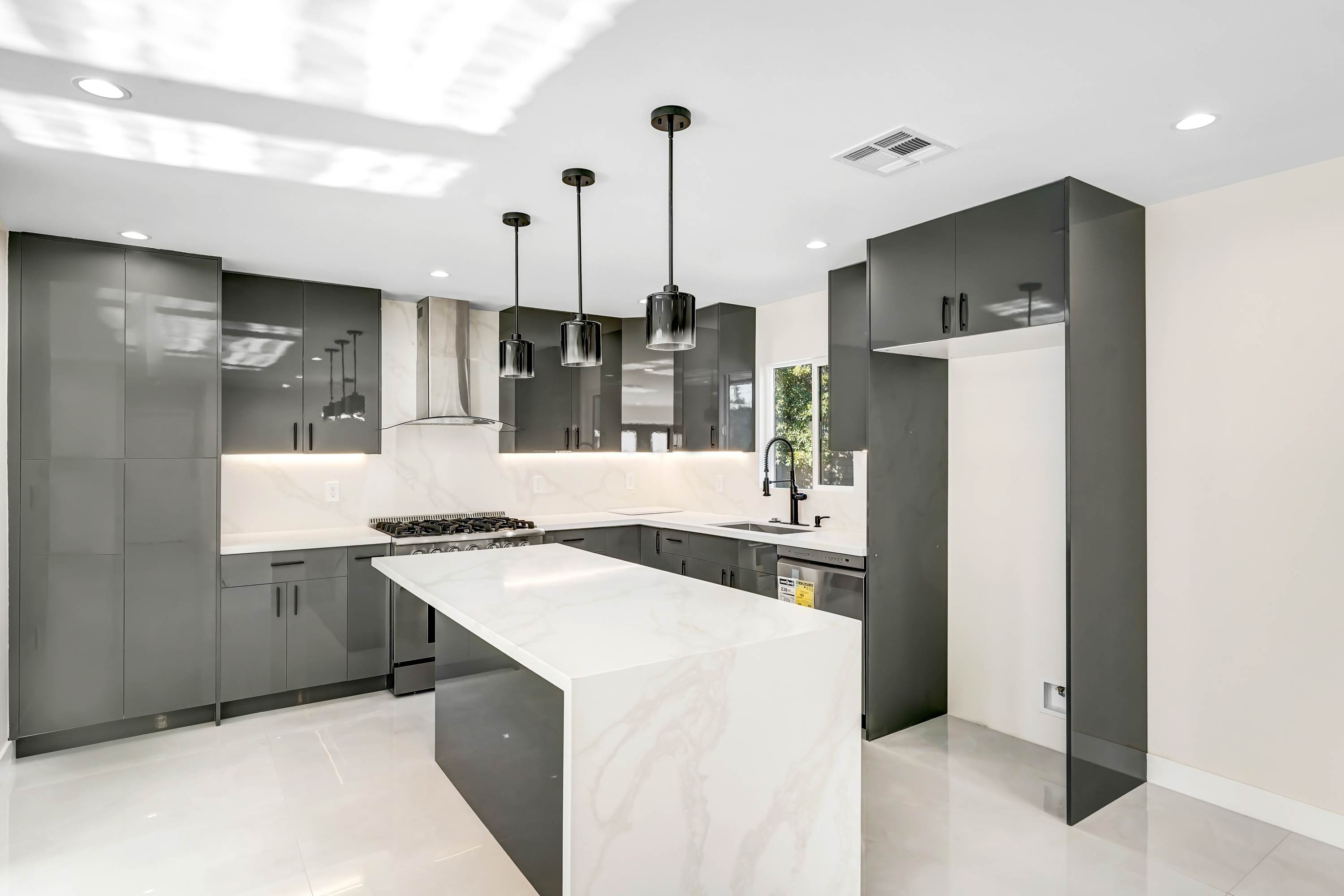 13433 Ebell St, Panorama City, CA 91402