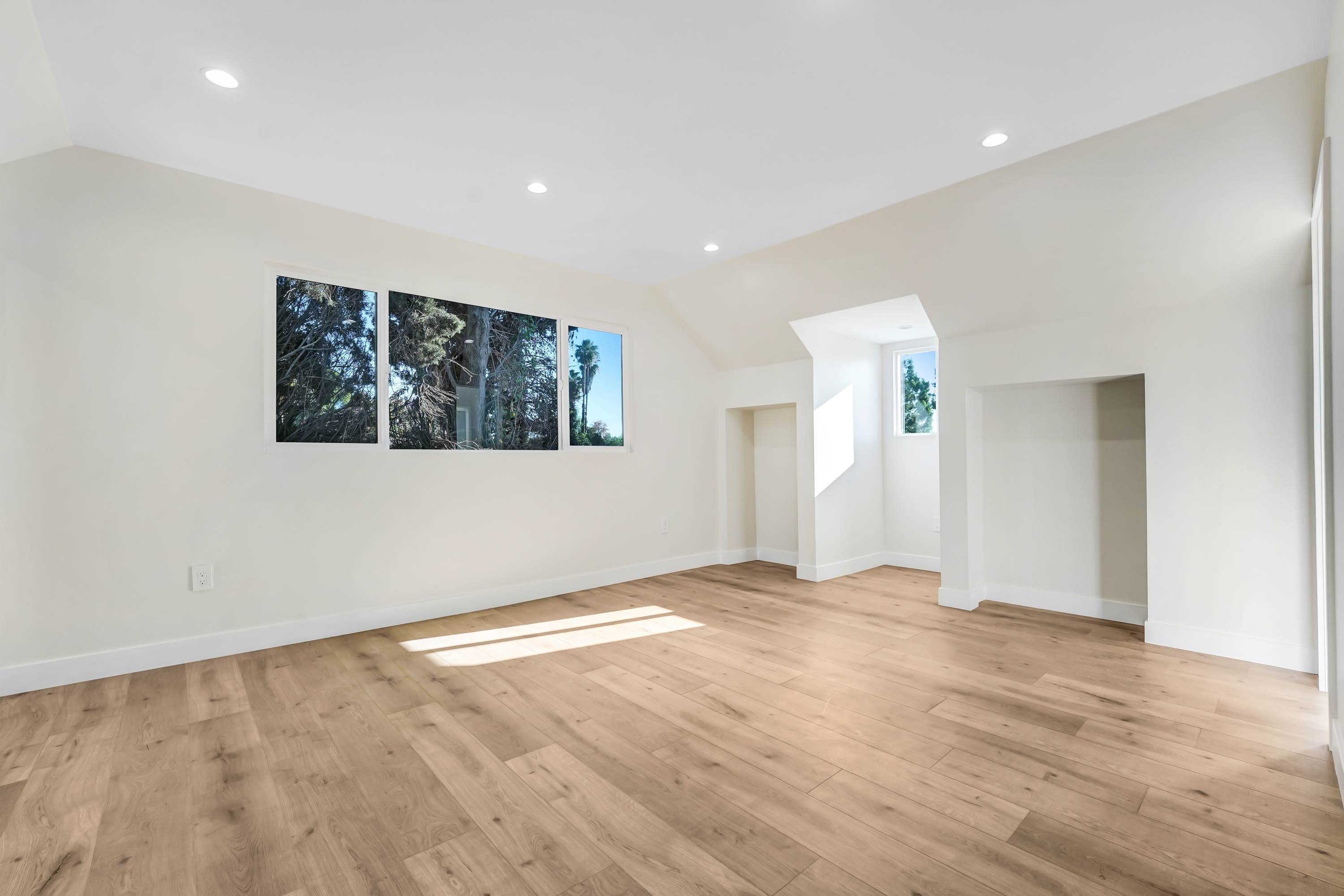 13433 Ebell St, Panorama City, CA 91402