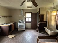 627 W Jefferson, Ville Platte, LA 70586