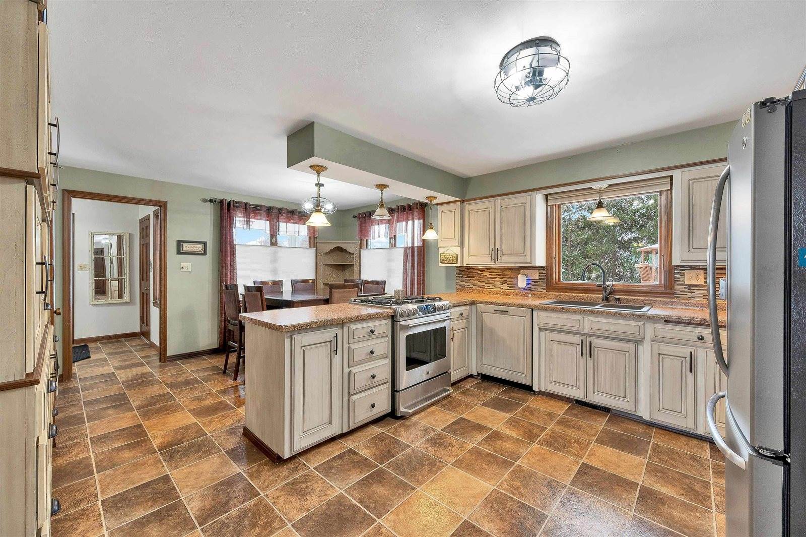 2780 South Ridge Road, Green Bay, WI 54304