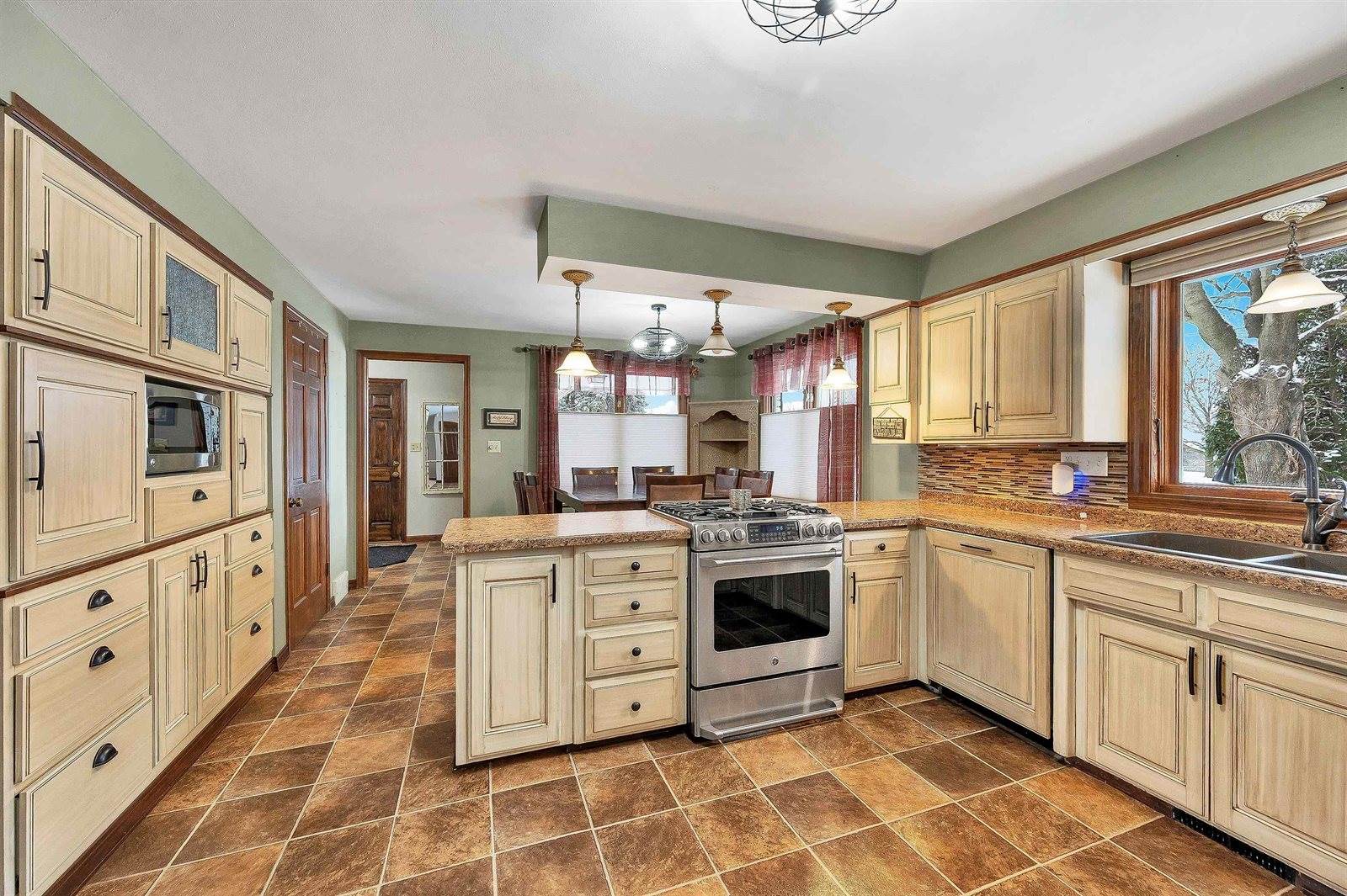 2780 South Ridge Road, Green Bay, WI 54304