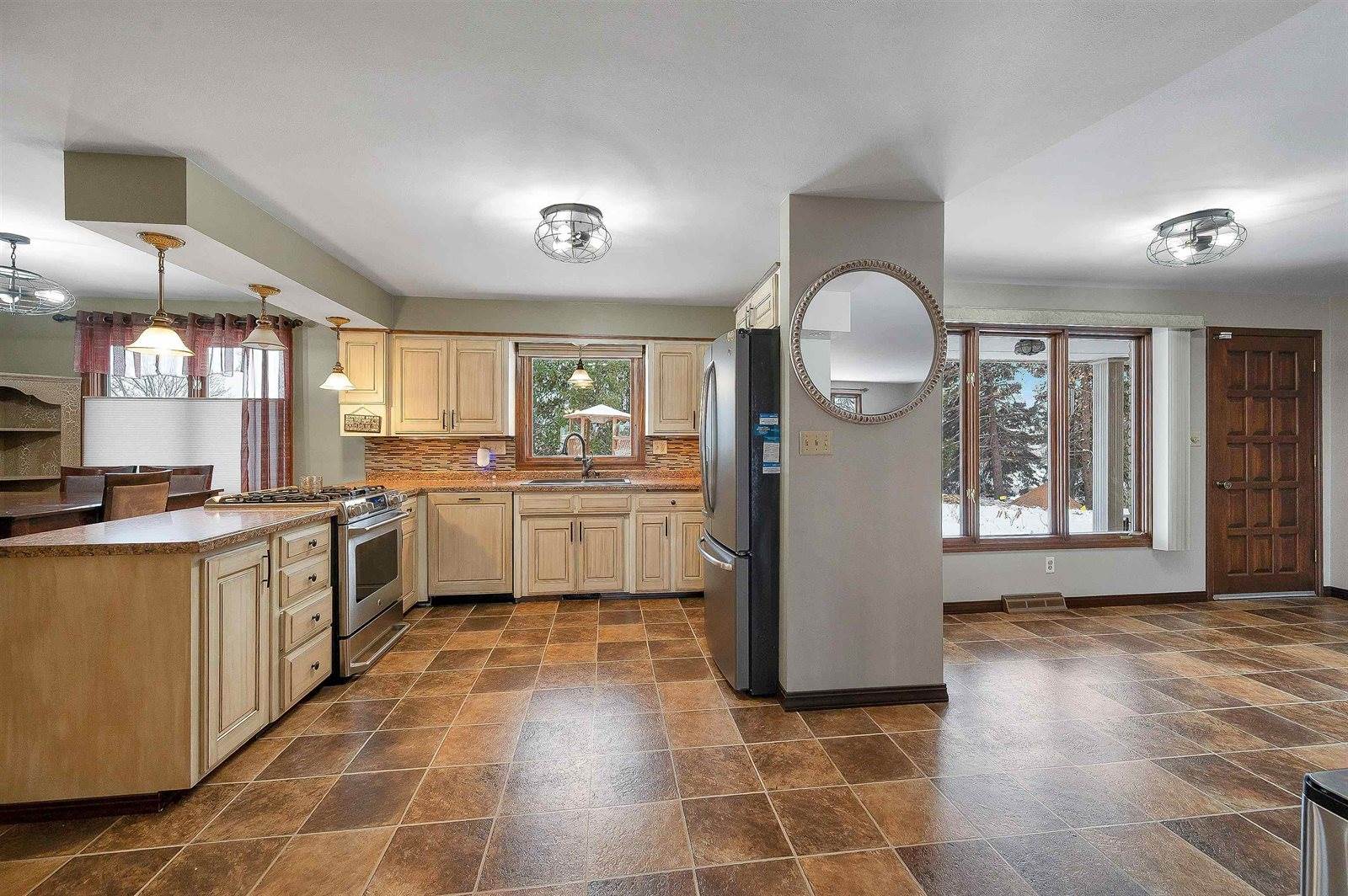 2780 South Ridge Road, Green Bay, WI 54304