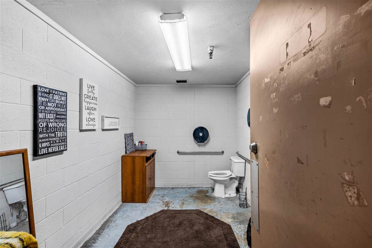 102 SW 11th St, Lawton, OK 73501