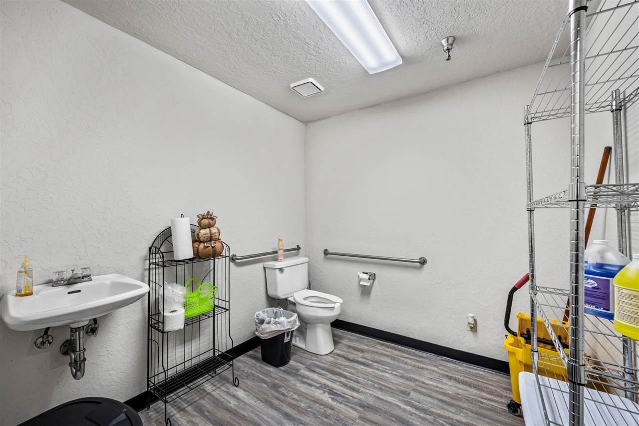 102 SW 11th St, Lawton, OK 73501