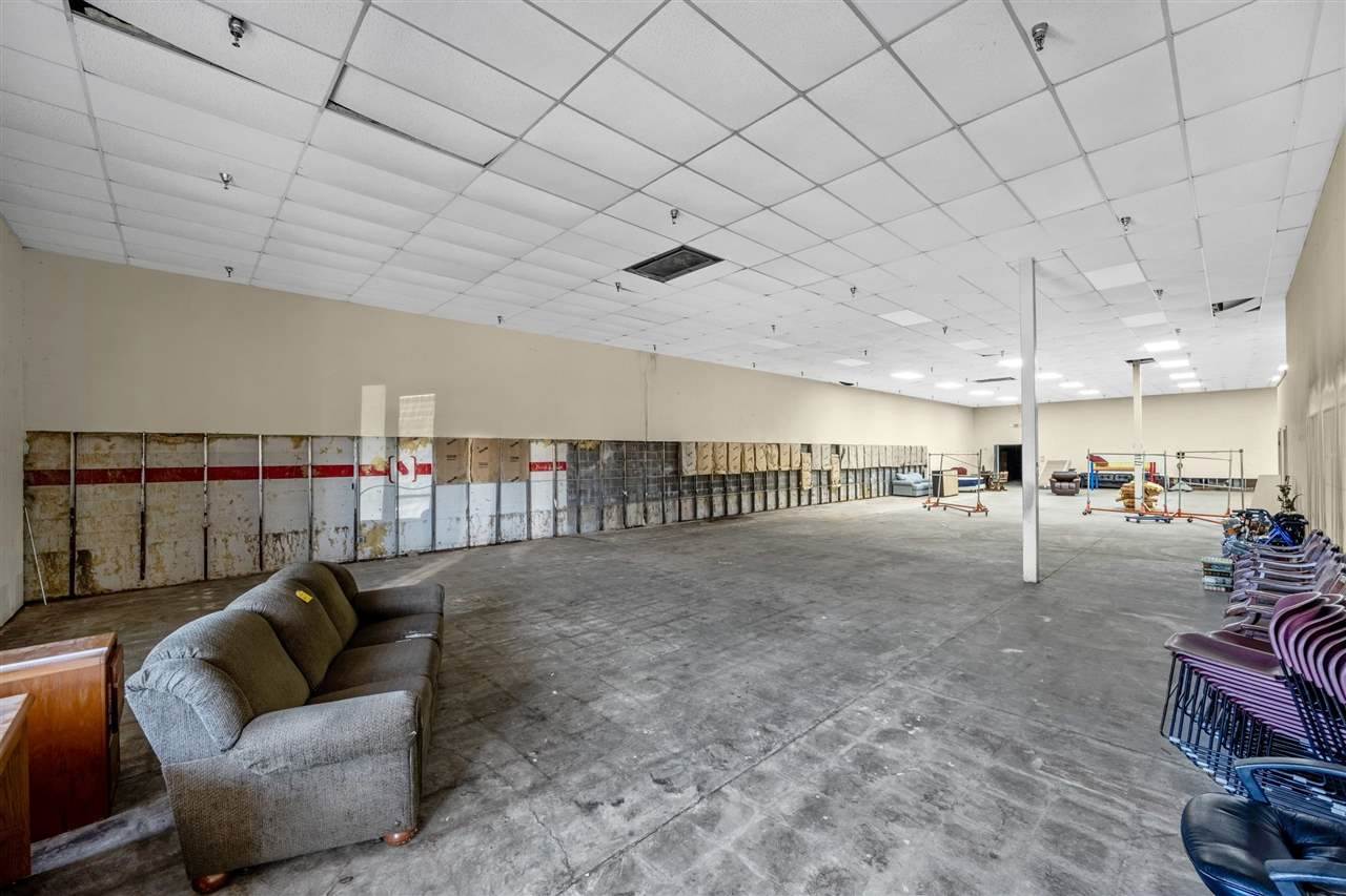 102 SW 11th St, Lawton, OK 73501