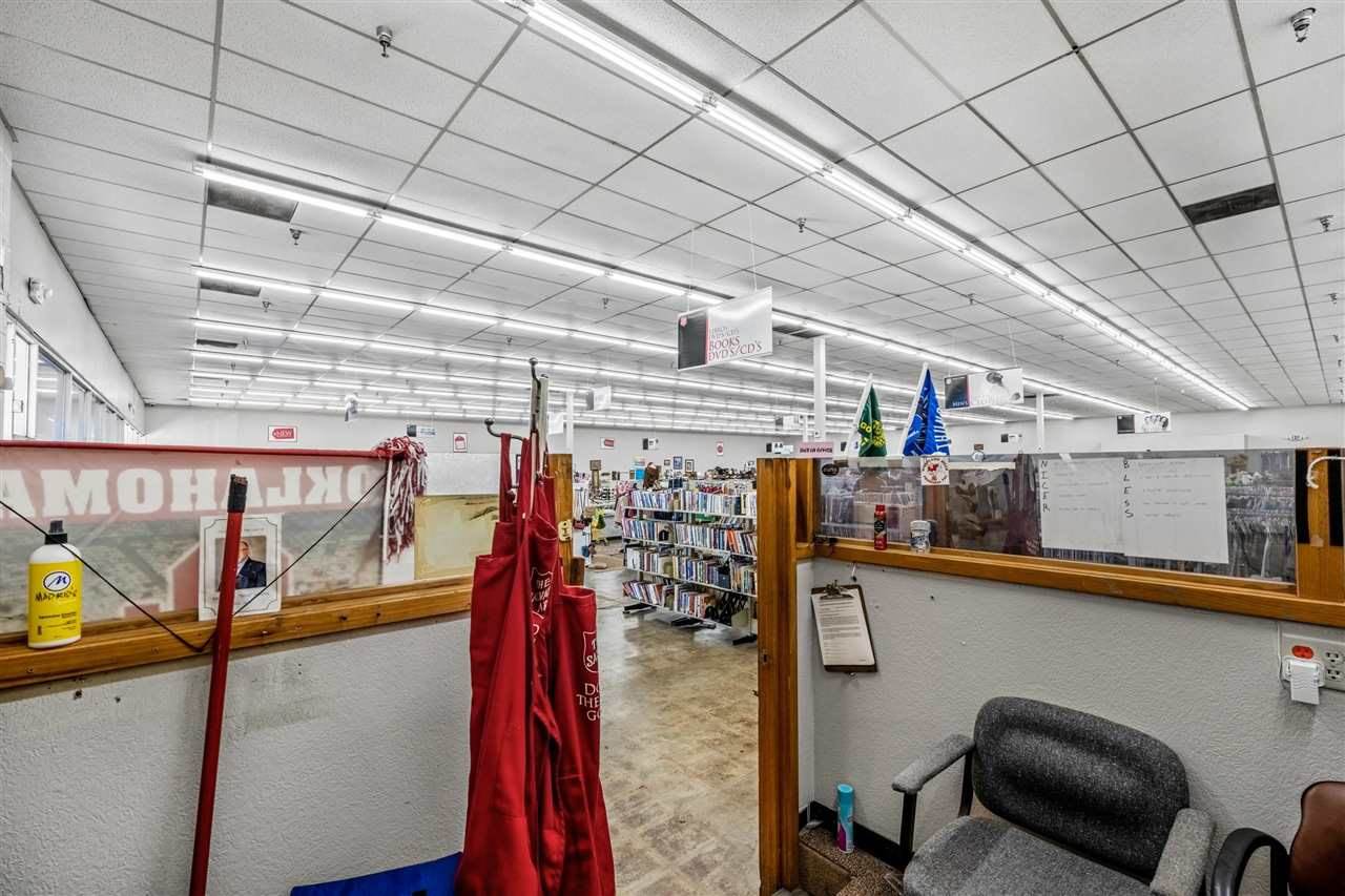 102 SW 11th St, Lawton, OK 73501