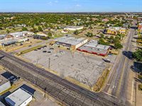 102 SW 11th St, Lawton, OK 73501