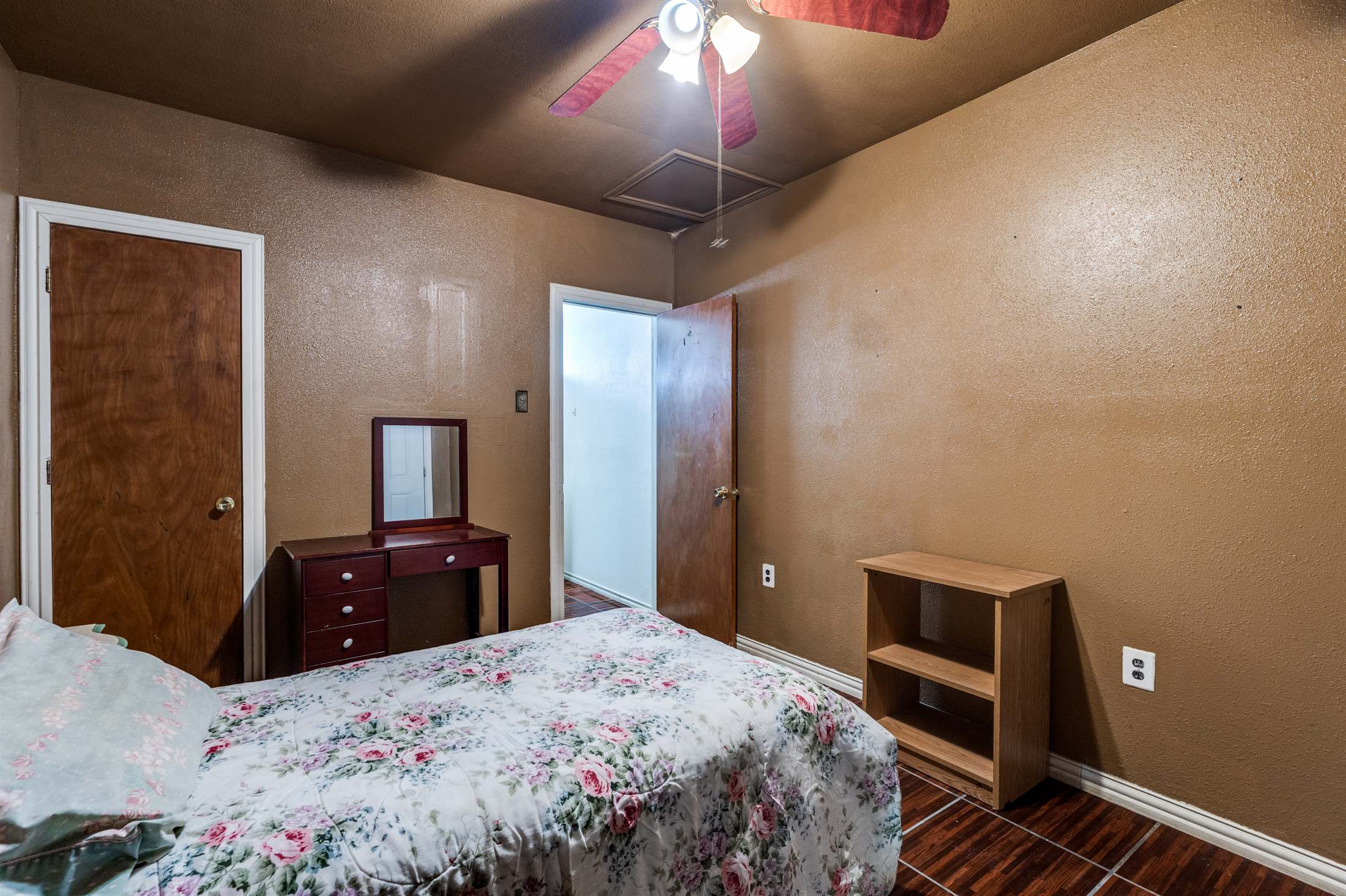 2833 Falls Drive, Dallas, TX 75211