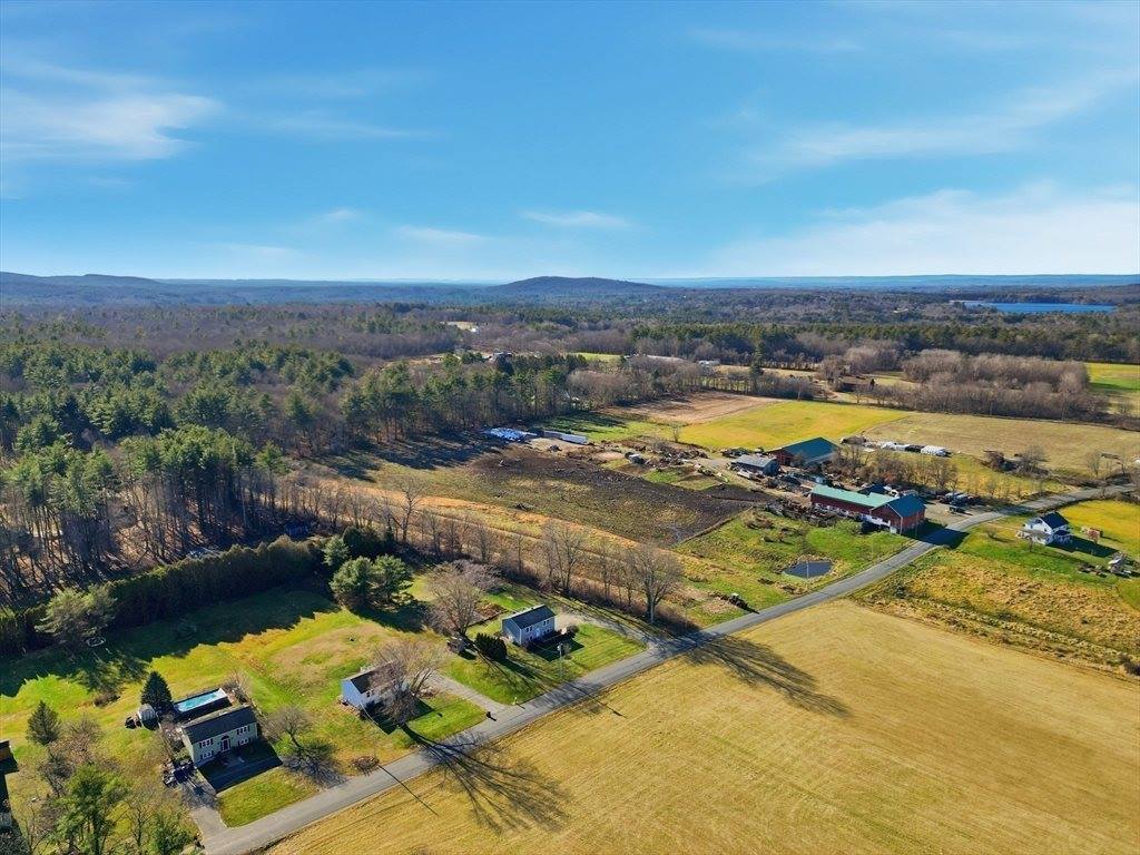 255 West St, Belchertown, MA 01007