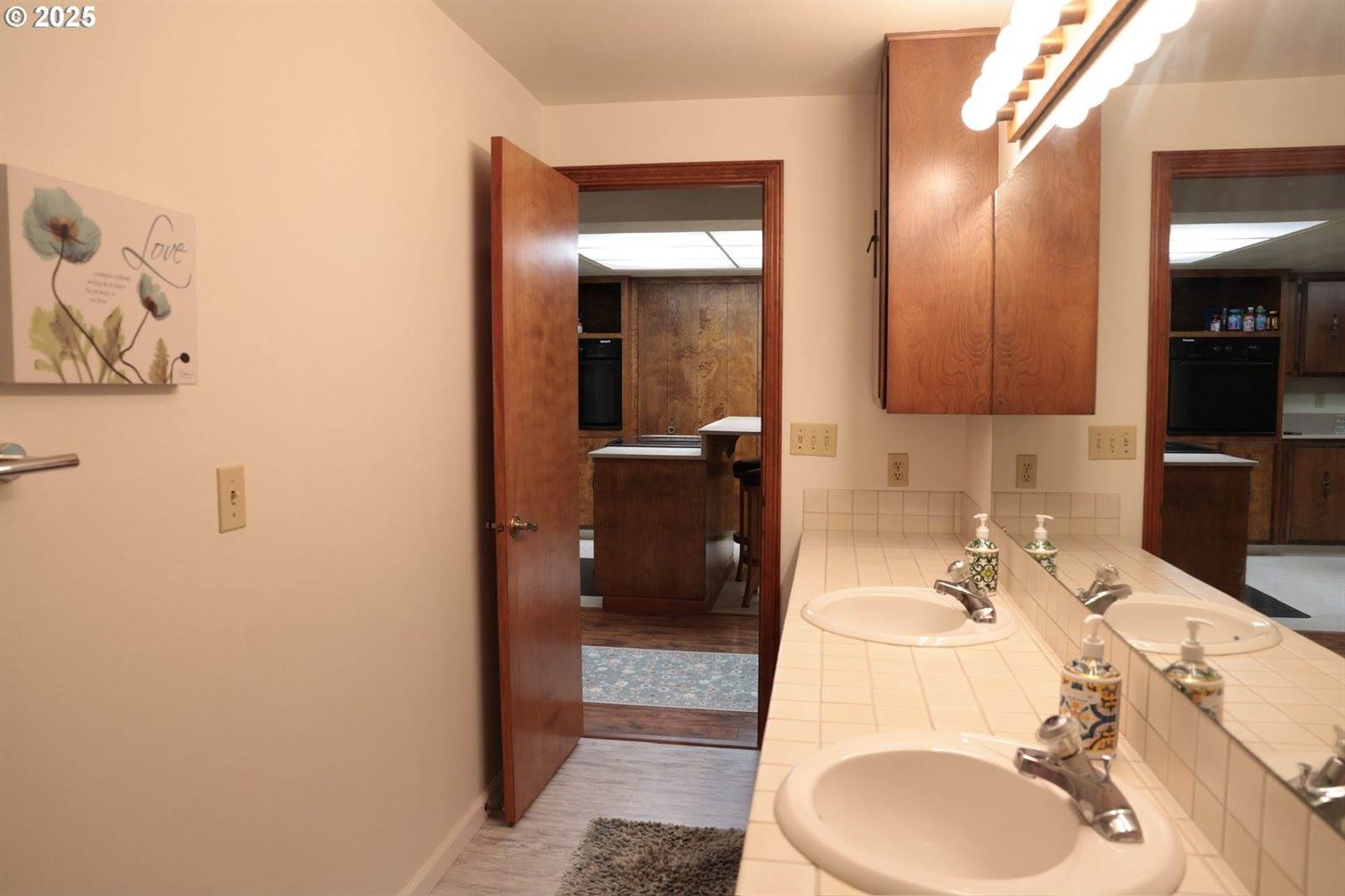 1110 NW Springwood Ln, McMinnville, OR 97128